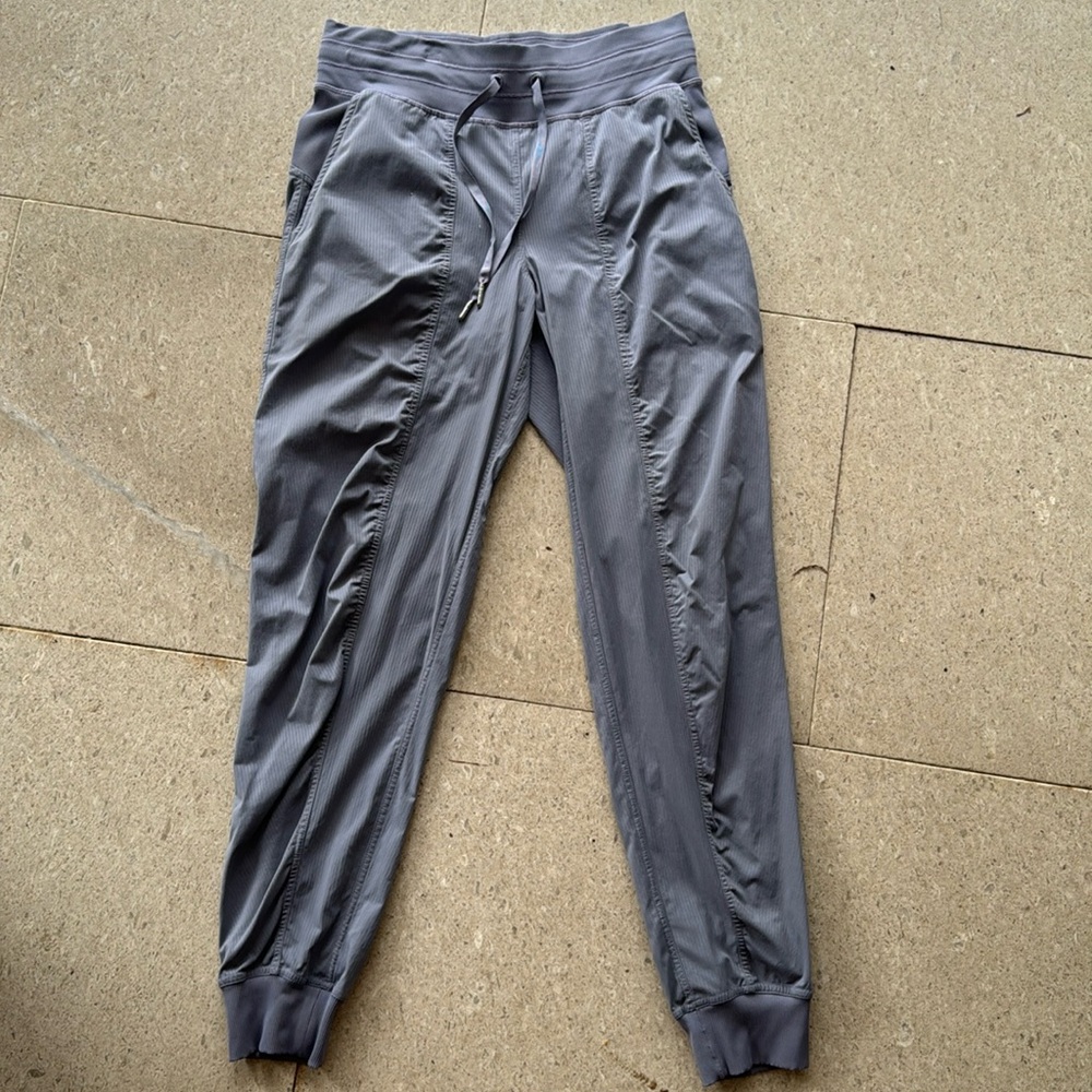 LULULEMON Dance Studio jogger.  Size 4